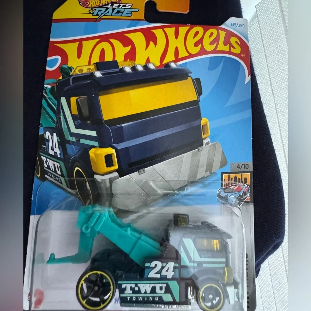 Hot Wheels 24 Towing truck 🛻 - Picture 5 of 5